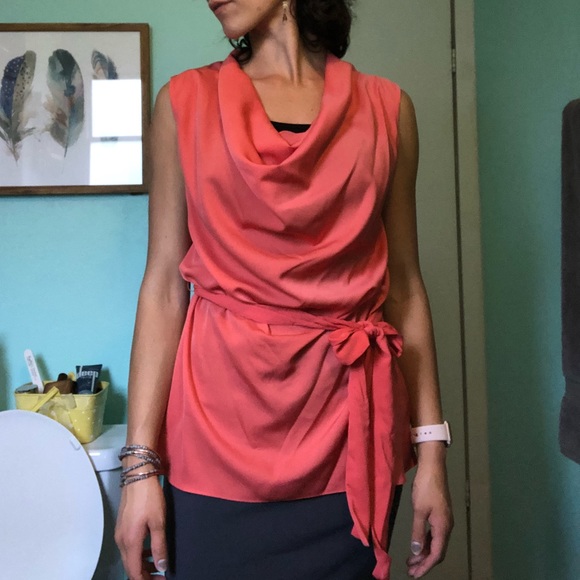 Sophisticated Blouse 😘 - Picture 5 of 7